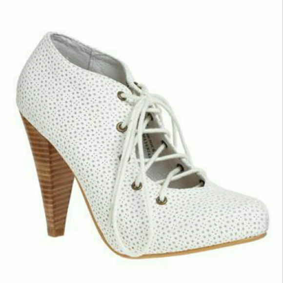 Restricted ivory lace-up heels 7.5 EUC - Picture 1 of 6